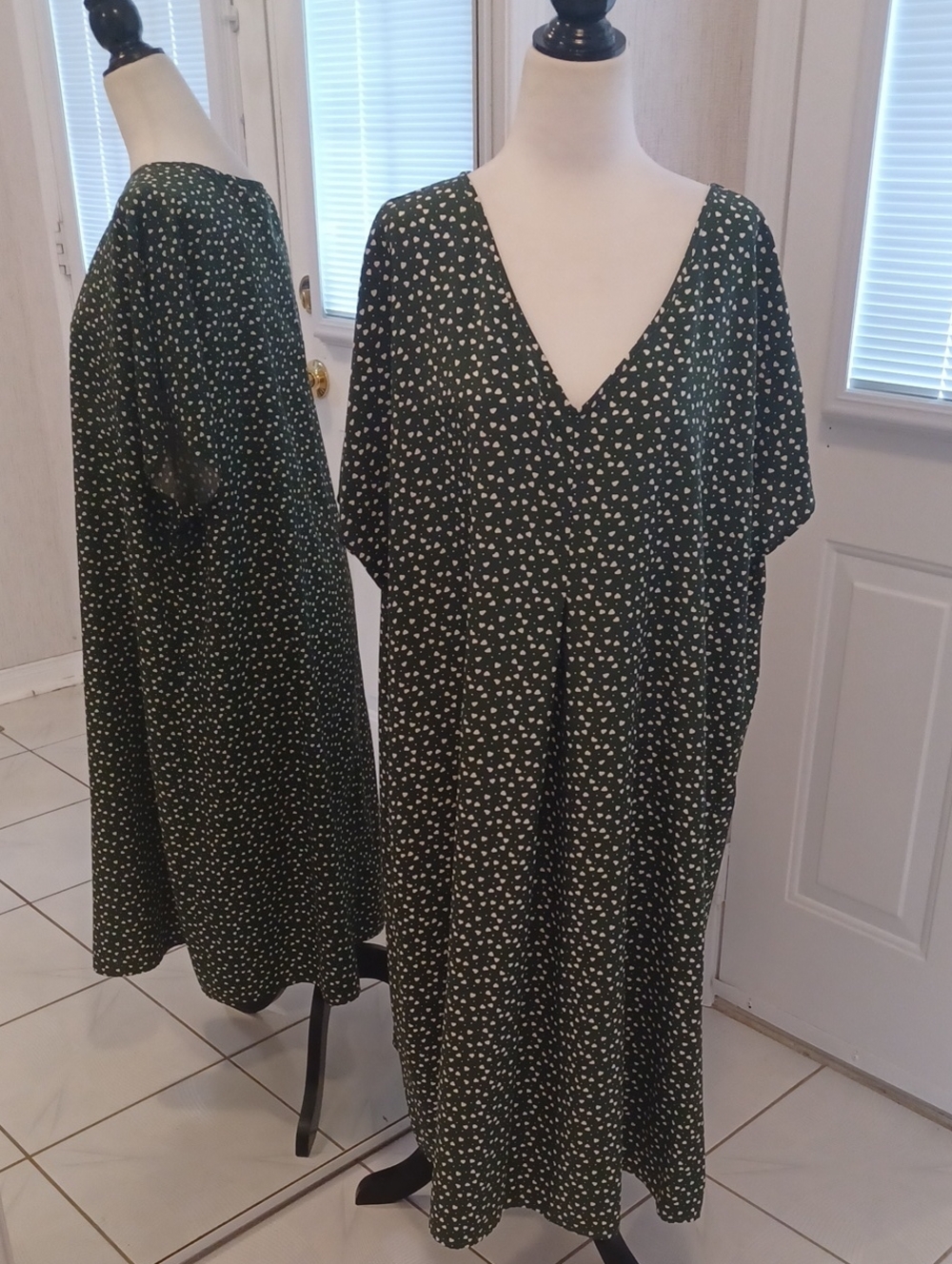 4/$80 Green V-Neck Dress With White Hearts & Small Polka-Dots - Size 4XL (US20)